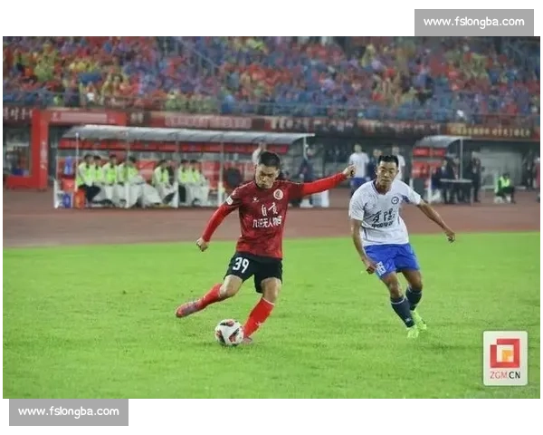 红衣漫雨夜,为城战川超!富顺球迷燃爆自贡主场